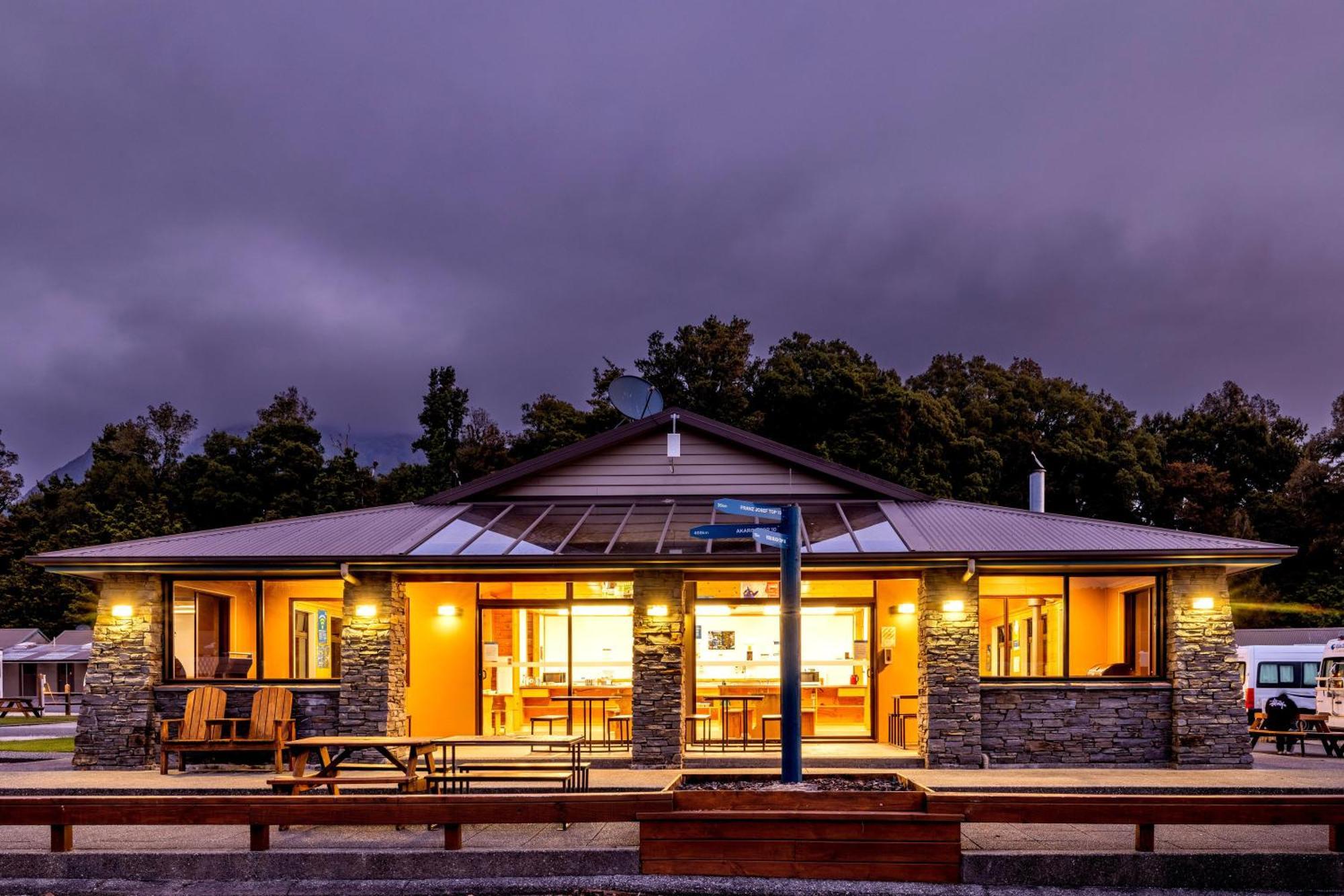 Fox Glacier Top 10 Holiday Park & Motels Екстер'єр фото